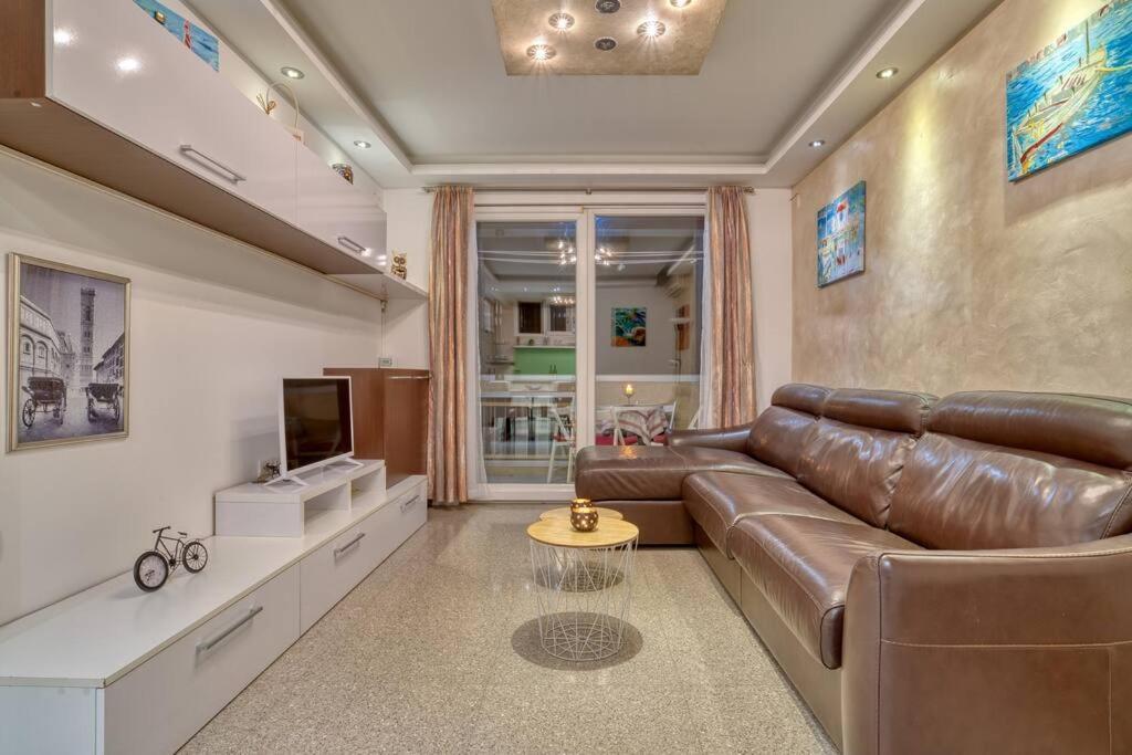 קוטור Cozy Nest Apartment- Central And Seaboard With Elevator מראה חיצוני תמונה