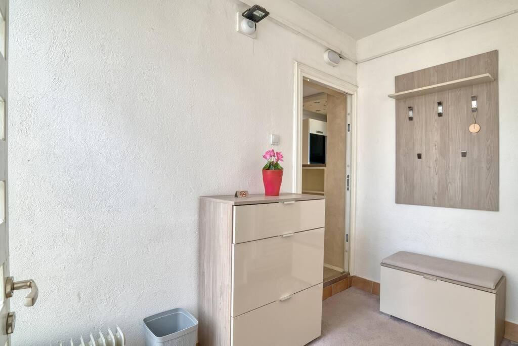 קוטור Cozy Nest Apartment- Central And Seaboard With Elevator מראה חיצוני תמונה