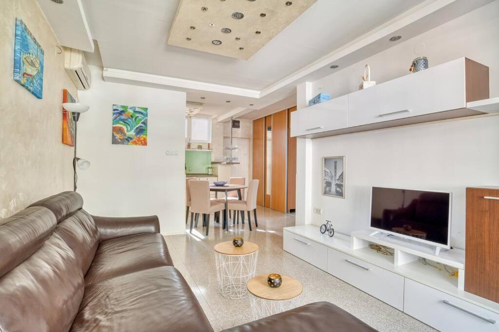 קוטור Cozy Nest Apartment- Central And Seaboard With Elevator מראה חיצוני תמונה