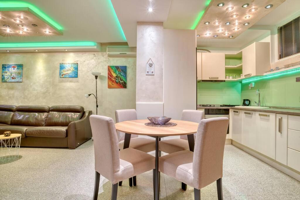 קוטור Cozy Nest Apartment- Central And Seaboard With Elevator מראה חיצוני תמונה