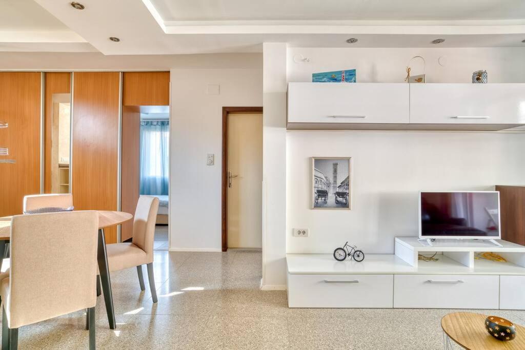 קוטור Cozy Nest Apartment- Central And Seaboard With Elevator מראה חיצוני תמונה